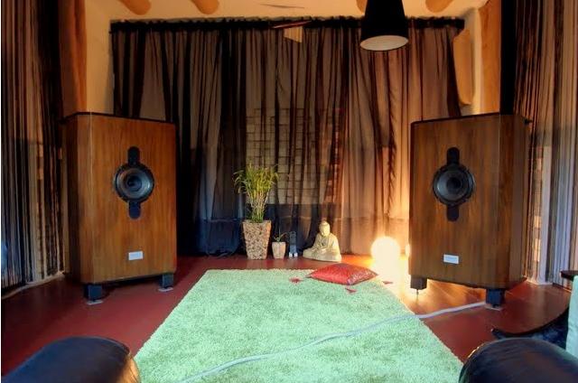 Schowroom Schallwand audio laboratory.jpg